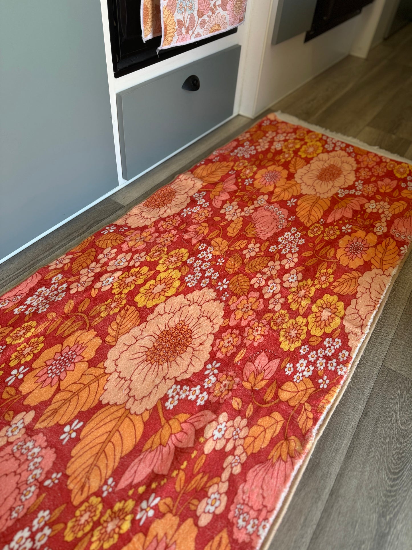 Kaia floor rug