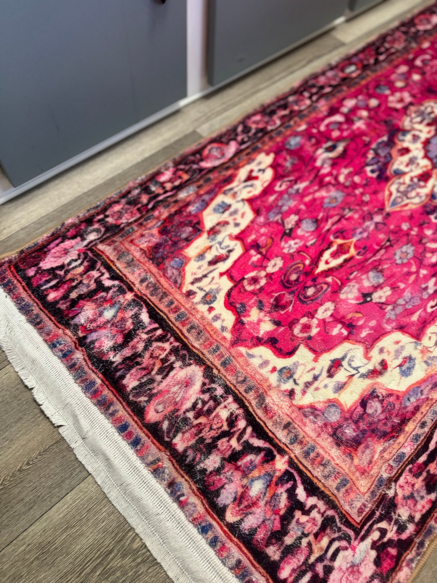 Prinn floor rug