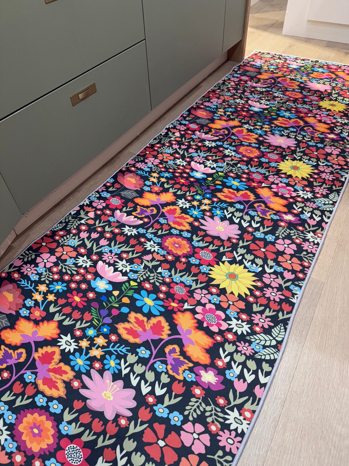 Flora floor rug