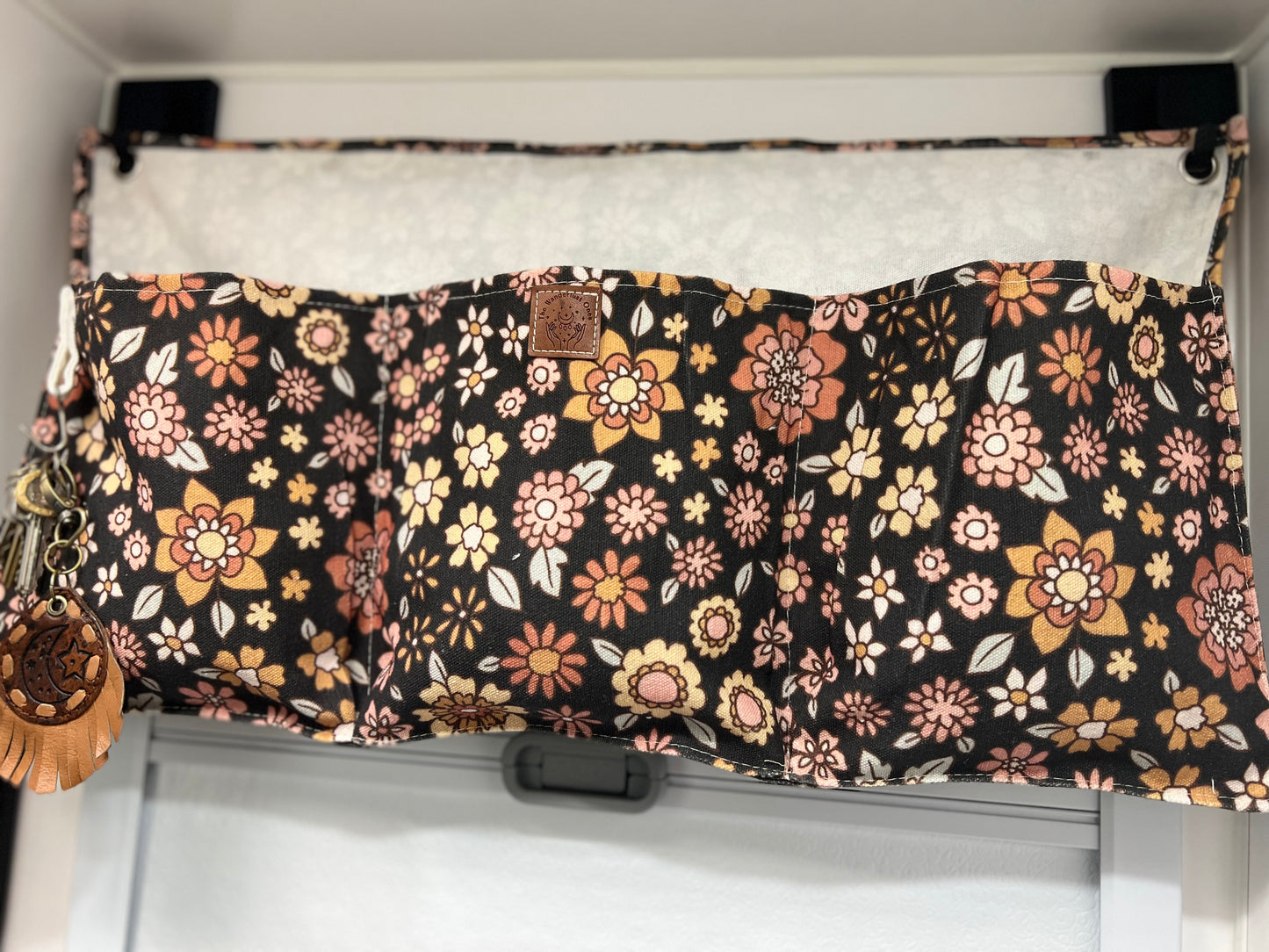 Organisational pockets - Black floral